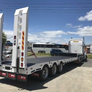 Upt Drop Deck Trailer With Hydraulic Ramps