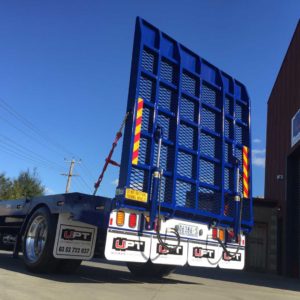 Single Axle With Large Mesh Hydraulic Ramp