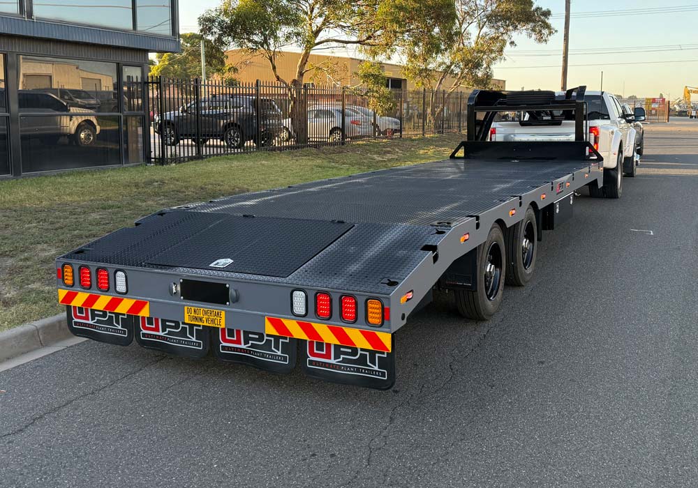 Gooseneck trailer by Ultimate Plant Trailers in Geelong